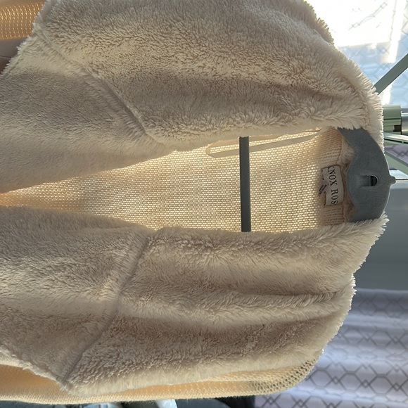 Knox Rose sweater - Picture 2 of 2